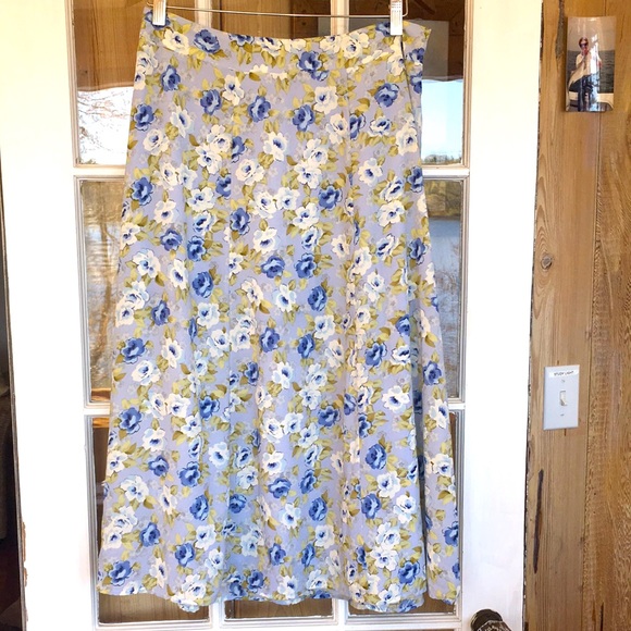 Covington Dresses & Skirts - Covington ladies 10, great condition polyester washable lined